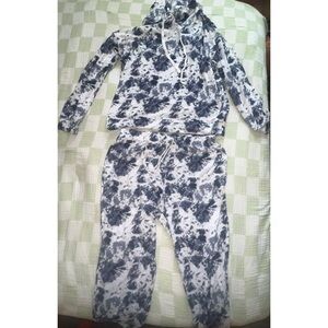 Women’s Tie-Dye lounge Set size xl